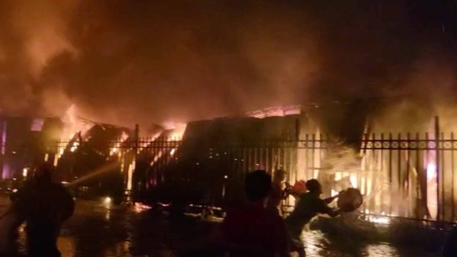 Pasar Sentral Makassar Terbakar, 65 Armada Damkar Diterjunkan